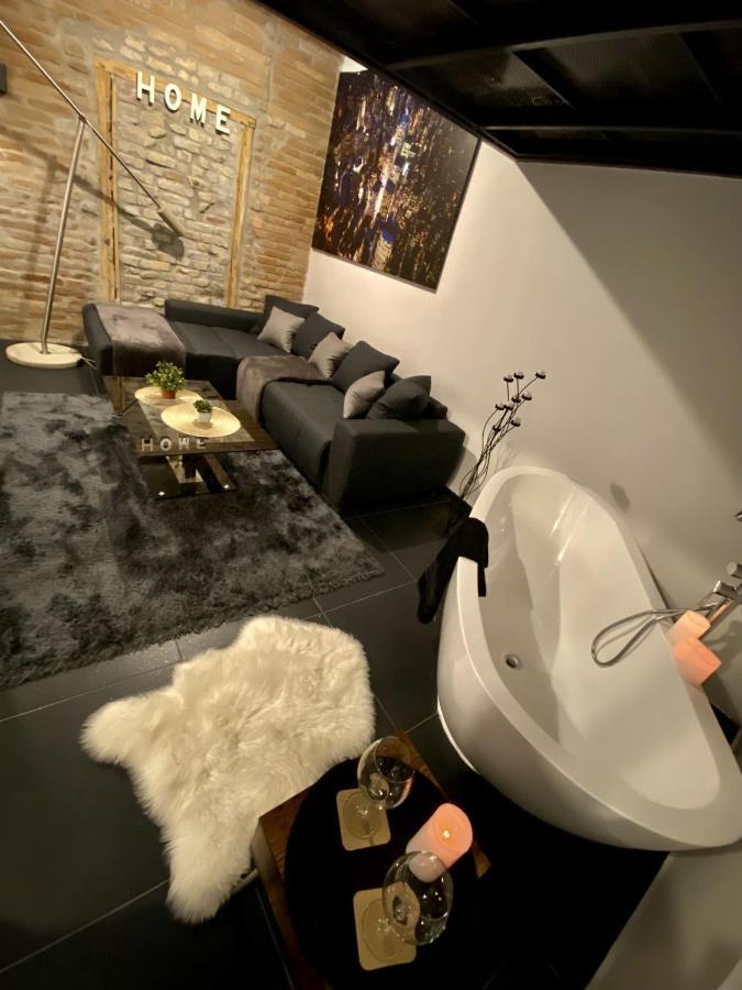 Kiraly Street , Stylish Apartment Budapest Esterno foto