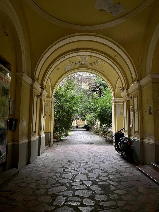 Kiraly Street , Stylish Apartment Budapest Esterno foto